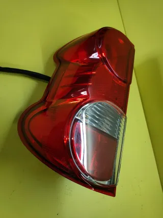 PILOTO TRASERO IZQUIERDO NISSAN NV200