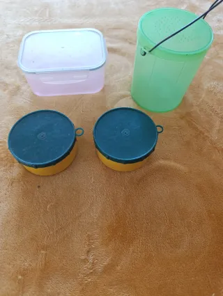 Portacebos y cubos de pesca