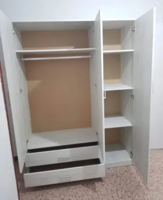 Armario blanco y beige