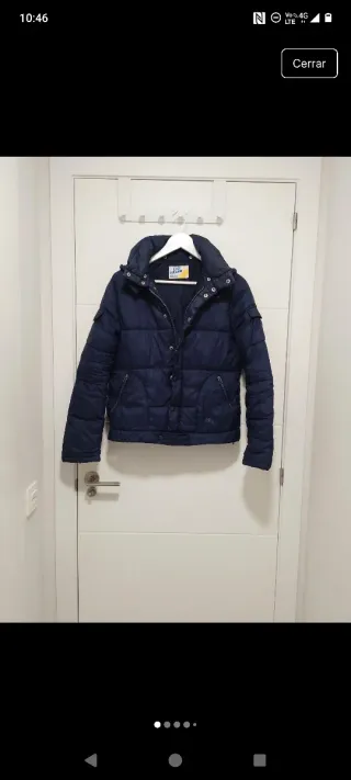 Cazadora acolchada Bershka azul marino T. L