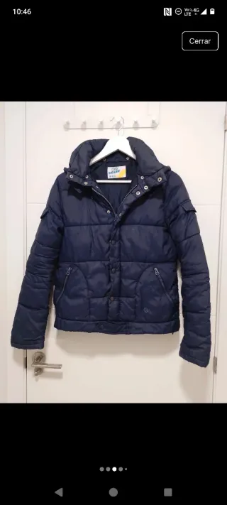 Cazadora acolchada Bershka azul marino T. L