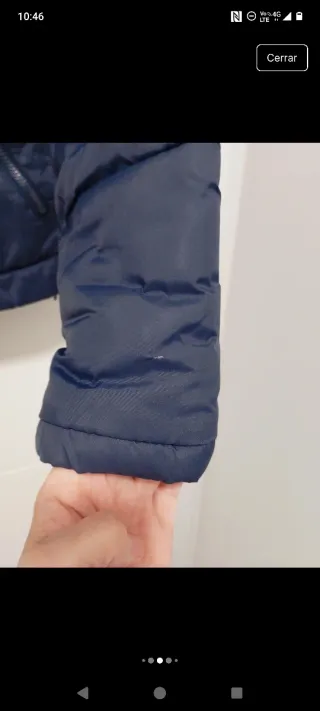 Cazadora acolchada Bershka azul marino T. L