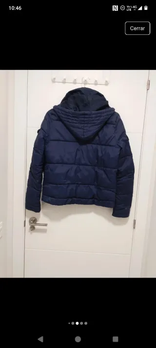 Cazadora acolchada Bershka azul marino T. L