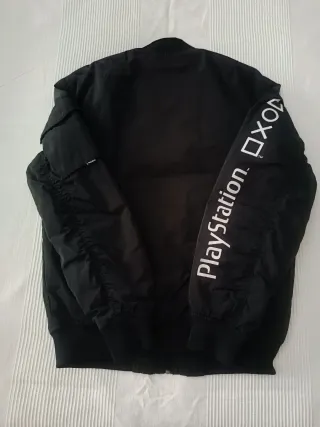 Cazadora PlayStation Pull&Bear Negra