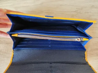 Cartera Purificación García amarilla y azul
