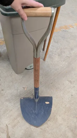 Kit Jardinería: Rastrillos, Pala y Pulverizador