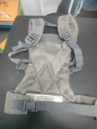 Mochila porta bebés gris