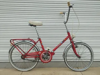 Bicicleta BH roja plegable