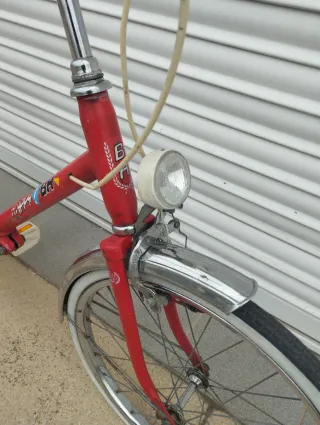 Bicicleta BH roja plegable