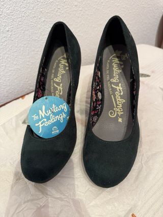 Zapatos Mustang tacón verde oscuro