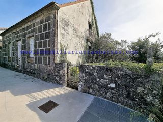 Chalet en venta en Ribeira
