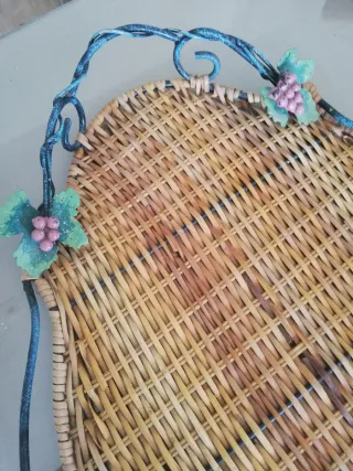 Mesa bandeja extraíble mimbre y metal