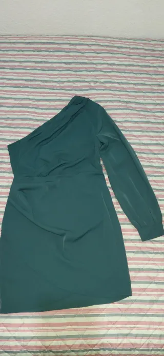 Vestido verde asimétrico manga larga