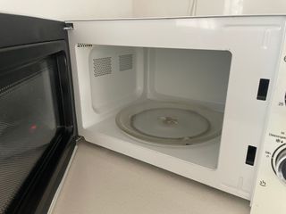 Microondas Jocel Blanco