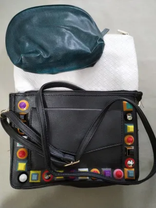 Lote bolso negro y neceseres