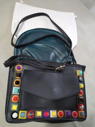 Lote bolso negro y neceseres