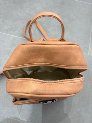 Mochila bolso naranja con perro