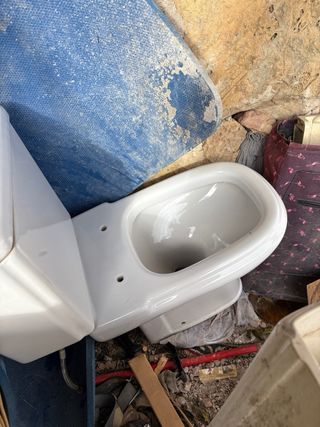 Inodoro de cerámica blanco