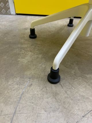 Silla Ikea gris sin ruedas