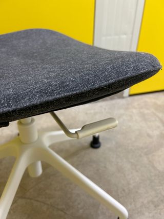 Silla Ikea gris sin ruedas