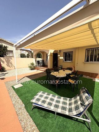Casa adosada en venta en Urbanizaciones en Guardamar del Segura