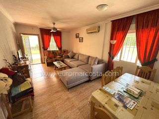 Casa adosada en venta en Urbanizaciones en Guardamar del Segura