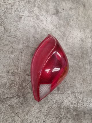 Piloto trasero derecho Ford Fiesta IV