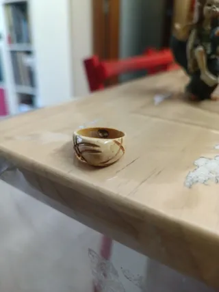 Anillo artesanal de coco tallado