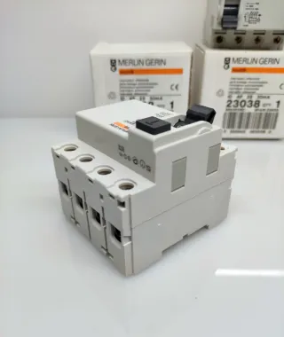 4 Merlin Gerin Interruttore Differenziale 23038 25
