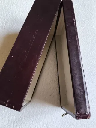 CAJA ANTIGUA PIEL "DOMECQ OBLIGUE". COLECCIÓN.