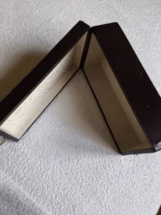 CAJA ANTIGUA PIEL "DOMECQ OBLIGUE". COLECCIÓN.