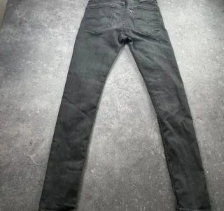 Levi's 510 Skinny Taper W31L32 Gris