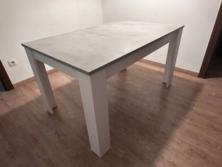 Mesa de comedor extensible gris y blanca