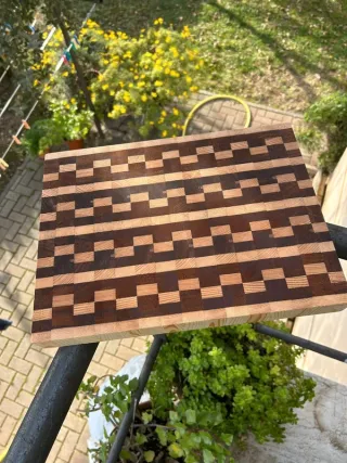 Tagliere in legno massiccio a scacchi