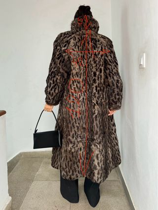 Abrigo largo leopardo cuello alto