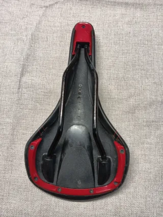 Sillín Bontrager Negro/Rojo