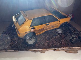 Maqueta coche accidentado amarillo