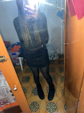 Falda negra corta