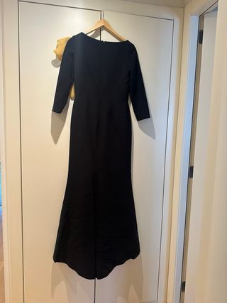 Vestido largo negro con lazo amarillo