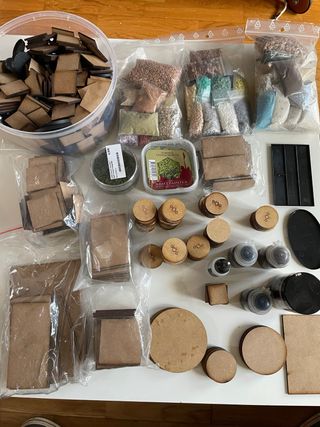 Lote peanas y material escenografía