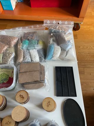 Lote peanas y material escenografía