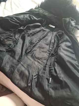 Chaqueta verde suave con capucha