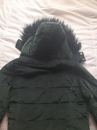 Chaqueta verde suave con capucha