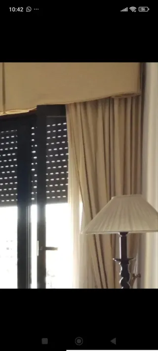 Cortinas beige con visillos