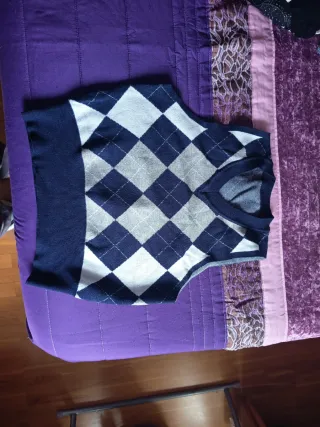 Chaleco de punto argyle azul y blanco