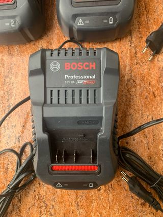 Cargador Bosch Professional 18V 8A
