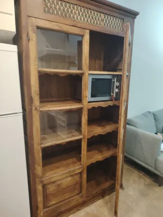 Armario Rondeño de salón de madera y cristal