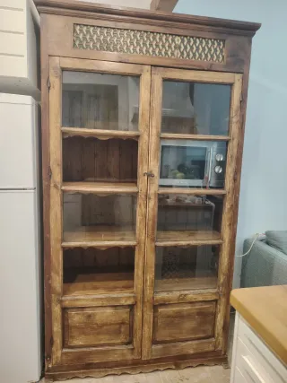 Armario Rondeño de salón de madera y cristal