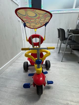 Triciclo infantil con toldo y cesta