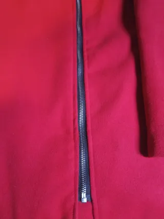 Abrigo rojo con capucha y pelo talla S